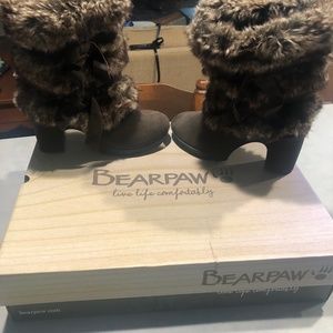 Bearpaw Bridget Size 7 - brand new
